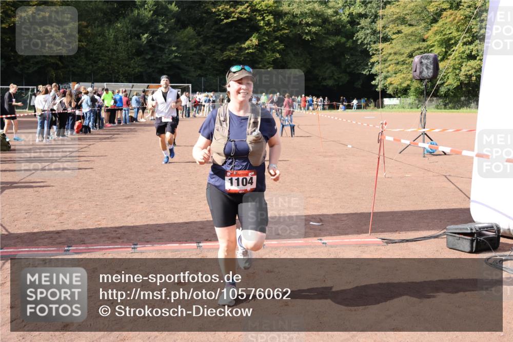 27.09.2026 - 35. Volkslauf durch das schöne Alstertal Strokosch-Dieckow http://msf.ph/oto/10576062 27.09.2026 12:30:23 Ziel 1074, 1104, 2398 meine-sportfotos.de