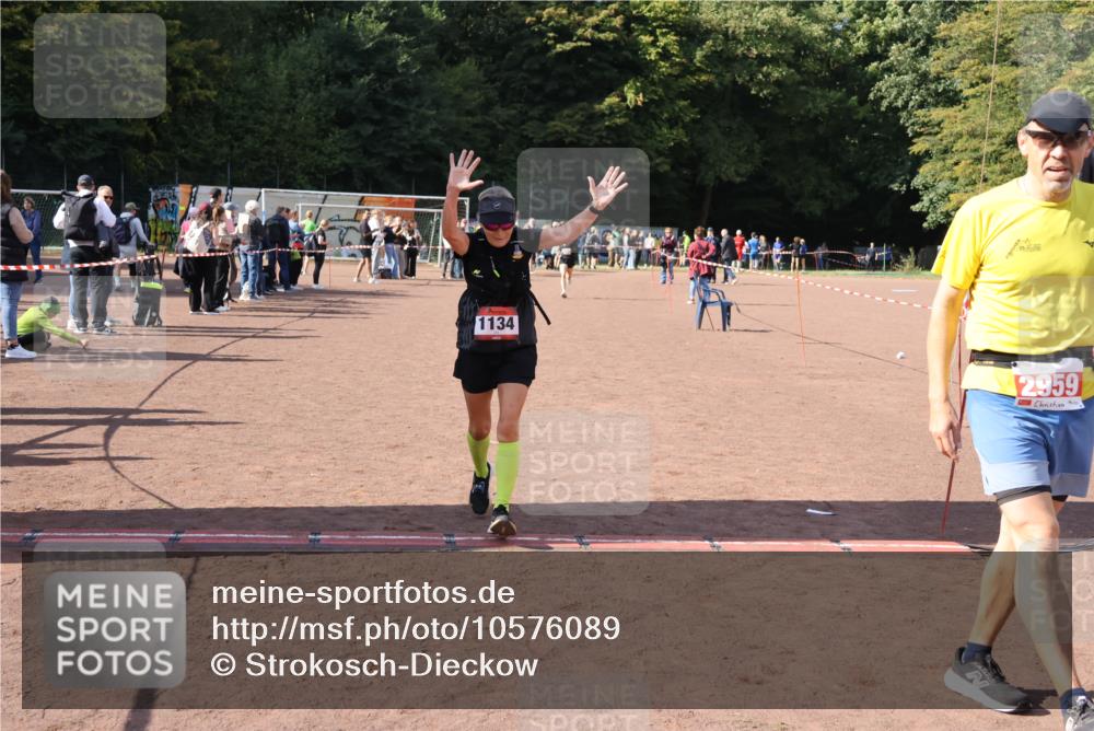 27.09.2026 - 35. Volkslauf durch das schöne Alstertal Strokosch-Dieckow http://msf.ph/oto/10576089 27.09.2026 12:38:04 Ziel 1134, 2341, 2959 meine-sportfotos.de