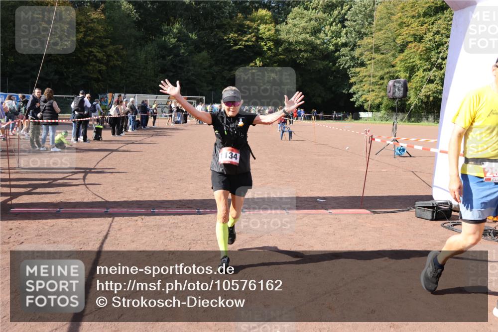 27.09.2026 - 35. Volkslauf durch das schöne Alstertal Strokosch-Dieckow http://msf.ph/oto/10576162 27.09.2026 12:38:05 Ziel 1134, 2341 meine-sportfotos.de