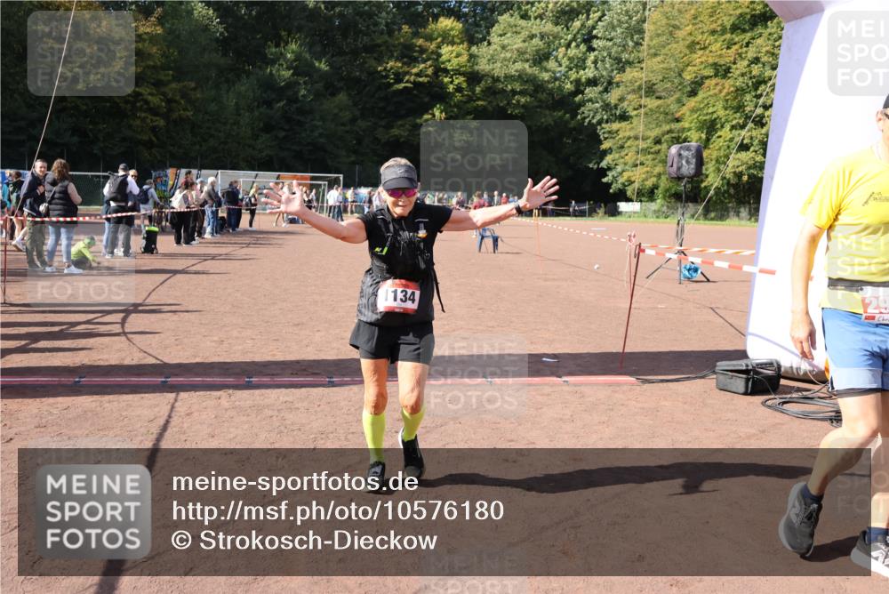27.09.2026 - 35. Volkslauf durch das schöne Alstertal Strokosch-Dieckow http://msf.ph/oto/10576180 27.09.2026 12:38:05 Ziel 1134, 2341 meine-sportfotos.de
