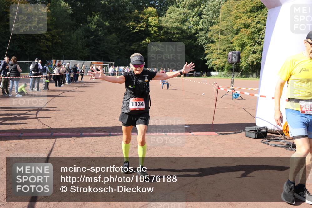 27.09.2026 - 35. Volkslauf durch das schöne Alstertal Strokosch-Dieckow http://msf.ph/oto/10576188 27.09.2026 12:38:05 Ziel 1134, 2341 meine-sportfotos.de