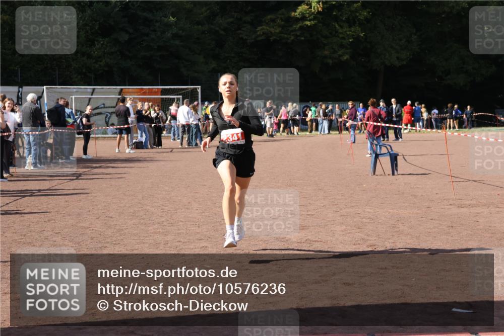 27.09.2026 - 35. Volkslauf durch das schöne Alstertal Strokosch-Dieckow http://msf.ph/oto/10576236 27.09.2026 12:38:10 Ziel 2341 meine-sportfotos.de