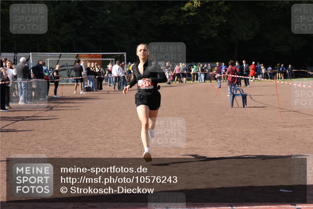 27.09.2026 - 35. Volkslauf durch das schöne Alstertal Strokosch-Dieckow http://msf.ph/oto/10576243 27.09.2026 12:38:10 Ziel 2341 meine-sportfotos.de