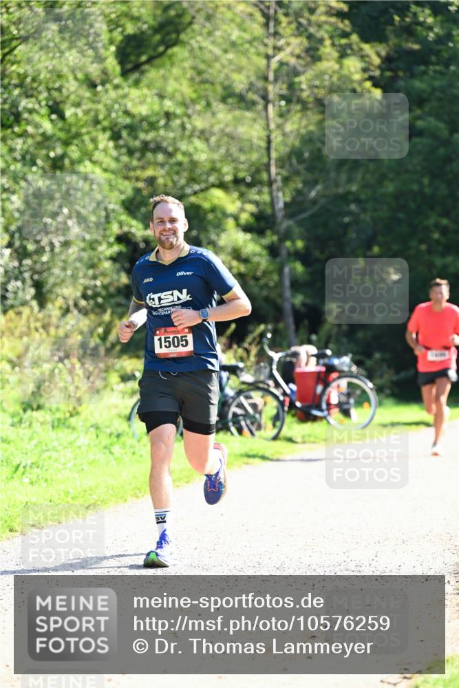 27.09.2026 - 35. Volkslauf durch das schöne Alstertal Dr. Thomas Lammeyer http://msf.ph/oto/10576259 27.09.2026 11:42:36 Laufen 1505 meine-sportfotos.de