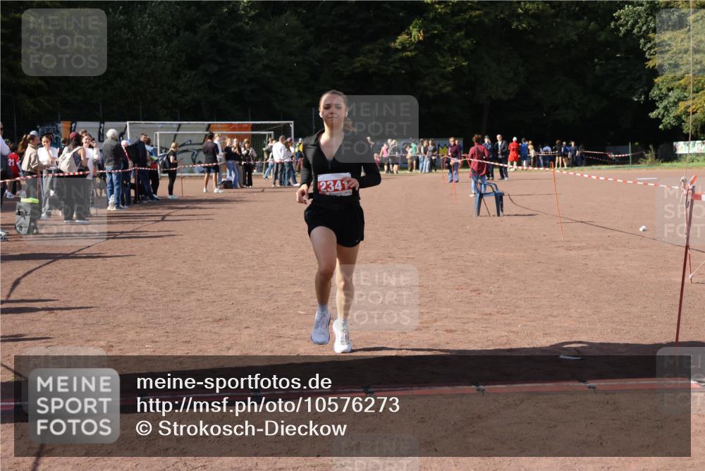 27.09.2026 - 35. Volkslauf durch das schöne Alstertal Strokosch-Dieckow http://msf.ph/oto/10576273 27.09.2026 12:38:10 Ziel 2341 meine-sportfotos.de