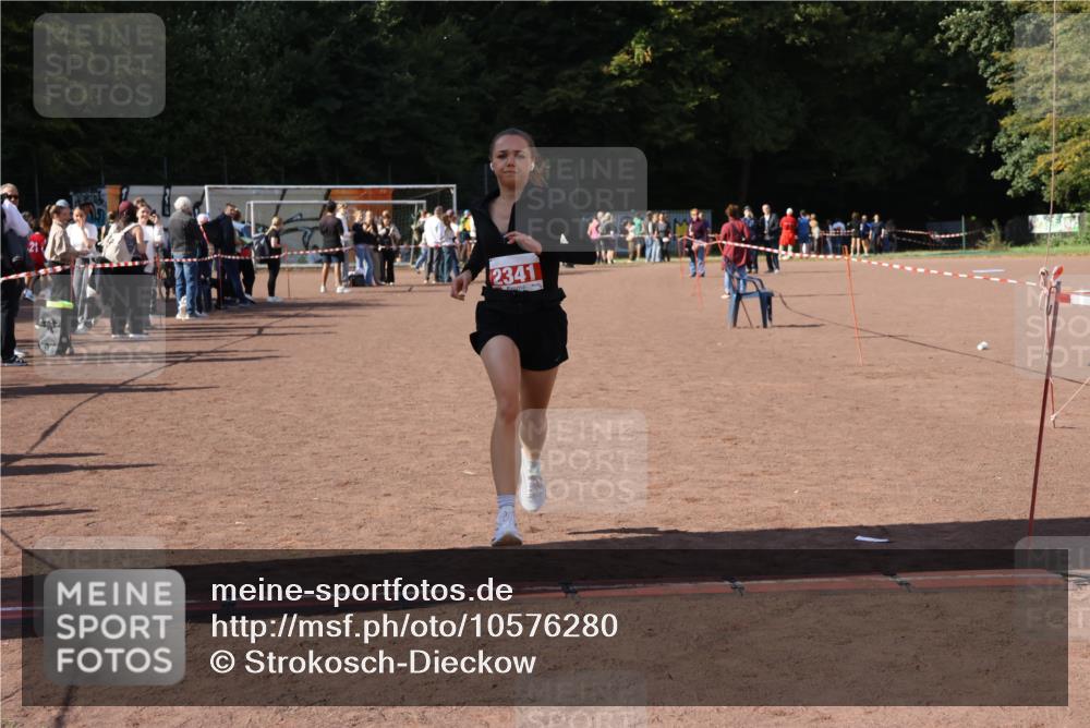 27.09.2026 - 35. Volkslauf durch das schöne Alstertal Strokosch-Dieckow http://msf.ph/oto/10576280 27.09.2026 12:38:10 Ziel 2341 meine-sportfotos.de