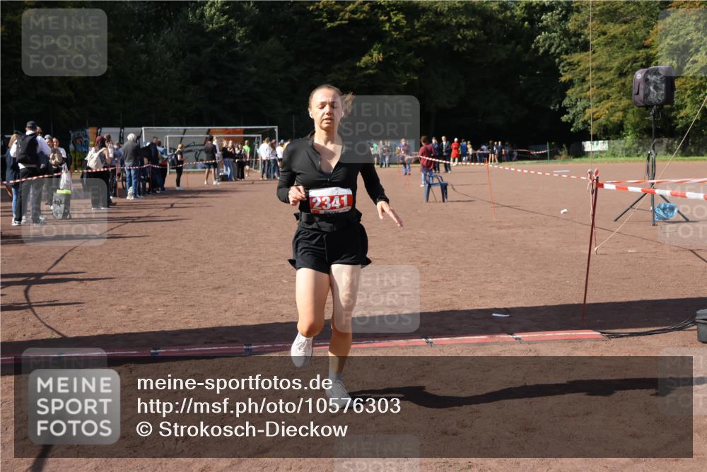 27.09.2026 - 35. Volkslauf durch das schöne Alstertal Strokosch-Dieckow http://msf.ph/oto/10576303 27.09.2026 12:38:11 Ziel 2341 meine-sportfotos.de