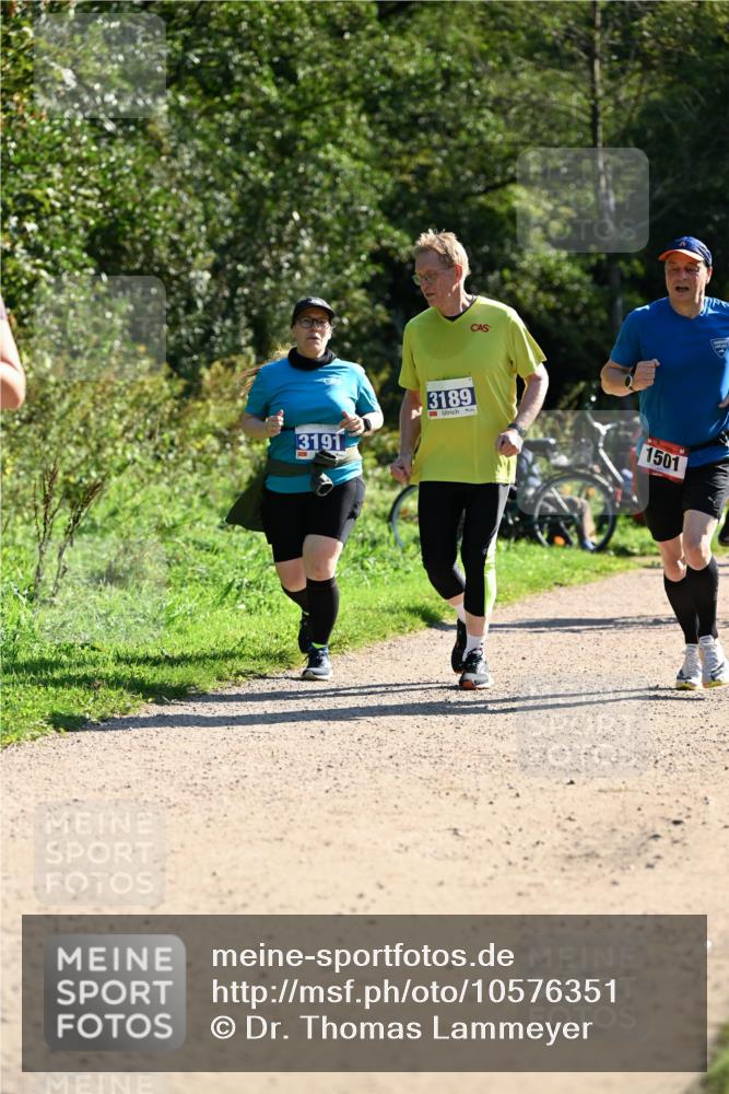 27.09.2026 - 35. Volkslauf durch das schöne Alstertal Dr. Thomas Lammeyer http://msf.ph/oto/10576351 27.09.2026 11:43:42 Laufen 3191, 3189, 1501 meine-sportfotos.de
