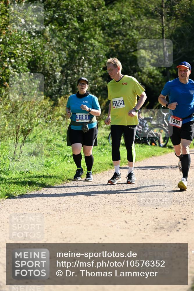 27.09.2026 - 35. Volkslauf durch das schöne Alstertal Dr. Thomas Lammeyer http://msf.ph/oto/10576352 27.09.2026 11:43:43 Laufen 3189, 3191, 1501 meine-sportfotos.de