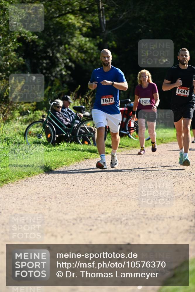 27.09.2026 - 35. Volkslauf durch das schöne Alstertal Dr. Thomas Lammeyer http://msf.ph/oto/10576370 27.09.2026 11:43:56 Laufen 1677, 3218, 1447 meine-sportfotos.de
