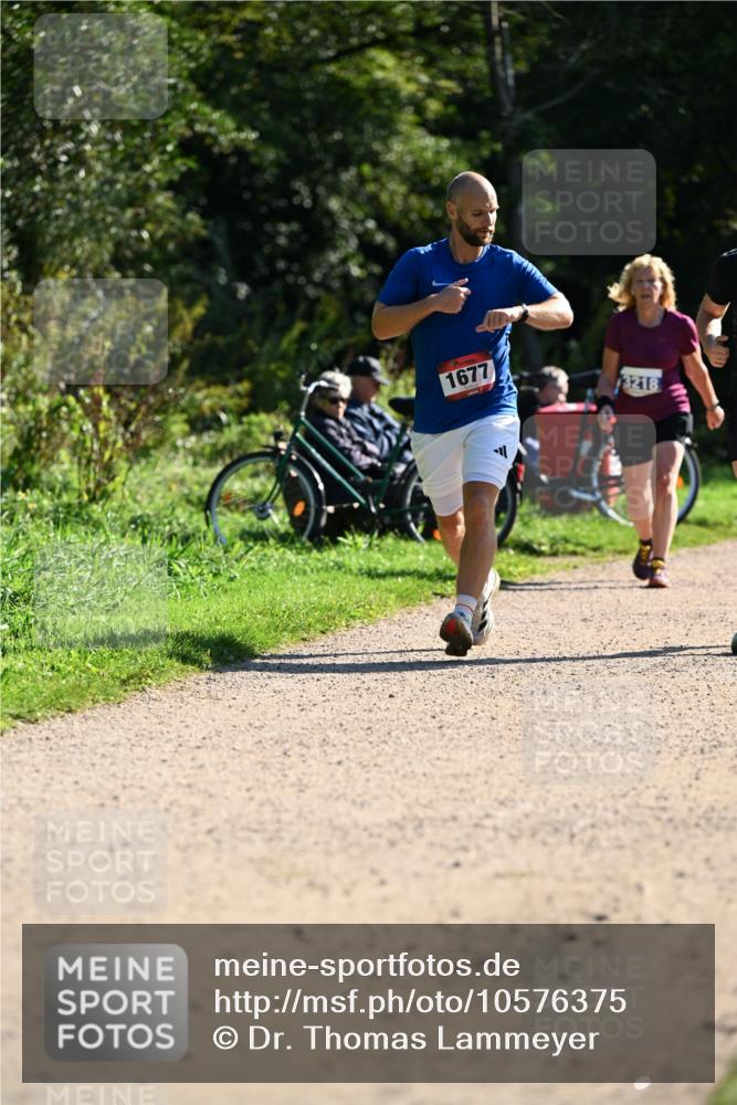 27.09.2026 - 35. Volkslauf durch das schöne Alstertal Dr. Thomas Lammeyer http://msf.ph/oto/10576375 27.09.2026 11:43:56 Laufen 1677, 3218 meine-sportfotos.de