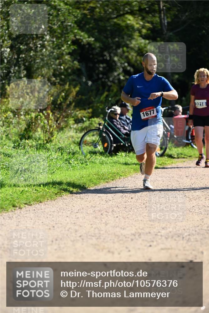 27.09.2026 - 35. Volkslauf durch das schöne Alstertal Dr. Thomas Lammeyer http://msf.ph/oto/10576376 27.09.2026 11:43:57 Laufen 1677, 3218 meine-sportfotos.de