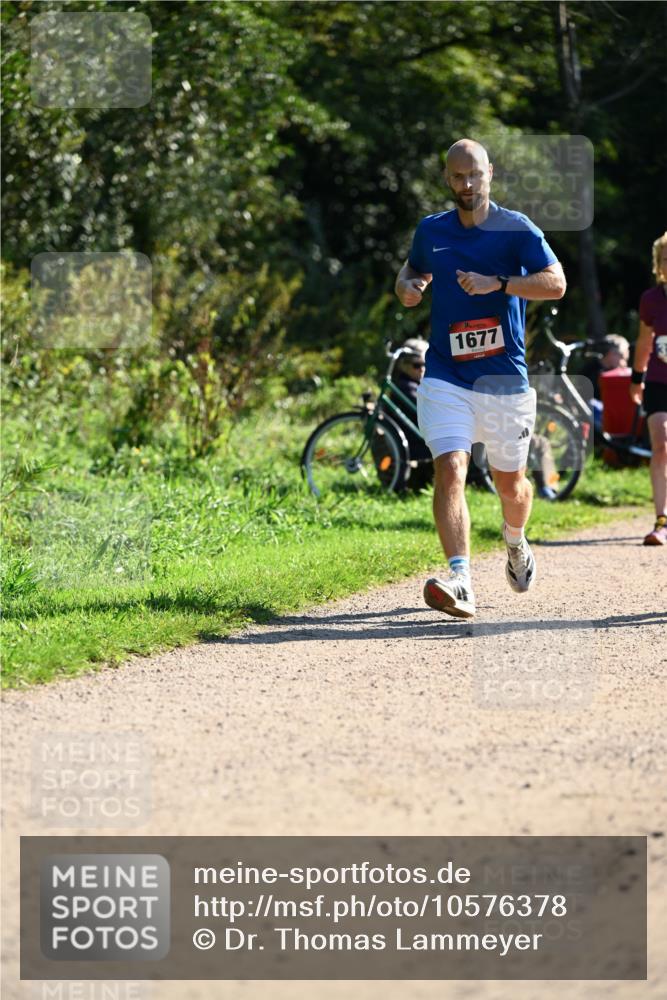 27.09.2026 - 35. Volkslauf durch das schöne Alstertal Dr. Thomas Lammeyer http://msf.ph/oto/10576378 27.09.2026 11:43:57 Laufen 1677 meine-sportfotos.de