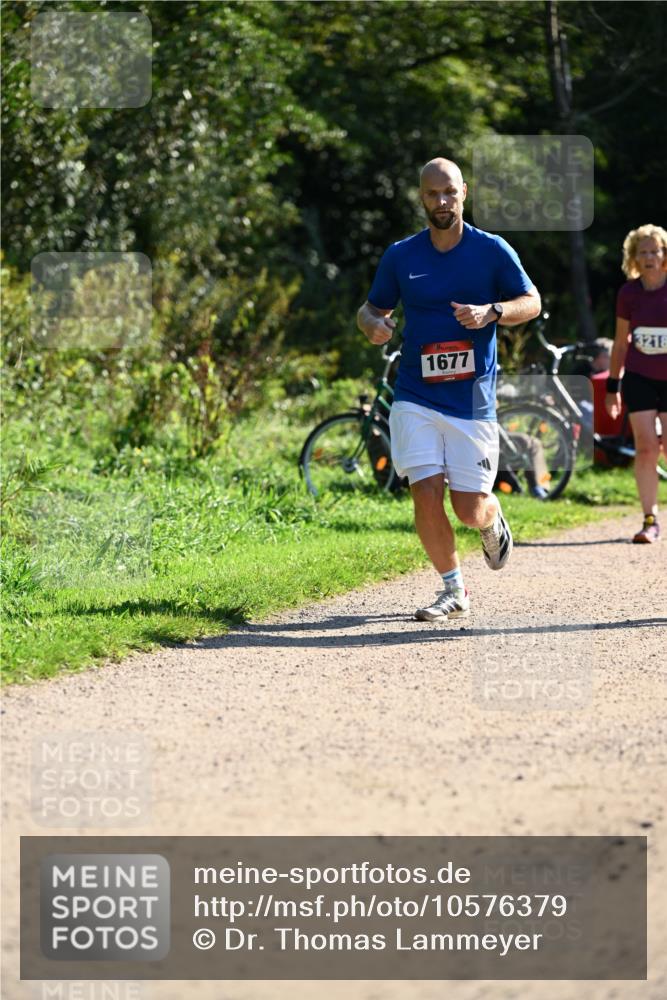 27.09.2026 - 35. Volkslauf durch das schöne Alstertal Dr. Thomas Lammeyer http://msf.ph/oto/10576379 27.09.2026 11:43:57 Laufen 1677, 3218 meine-sportfotos.de