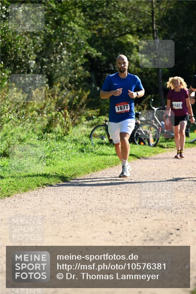 27.09.2026 - 35. Volkslauf durch das schöne Alstertal Dr. Thomas Lammeyer http://msf.ph/oto/10576381 27.09.2026 11:43:57 Laufen 1677, 3218 meine-sportfotos.de