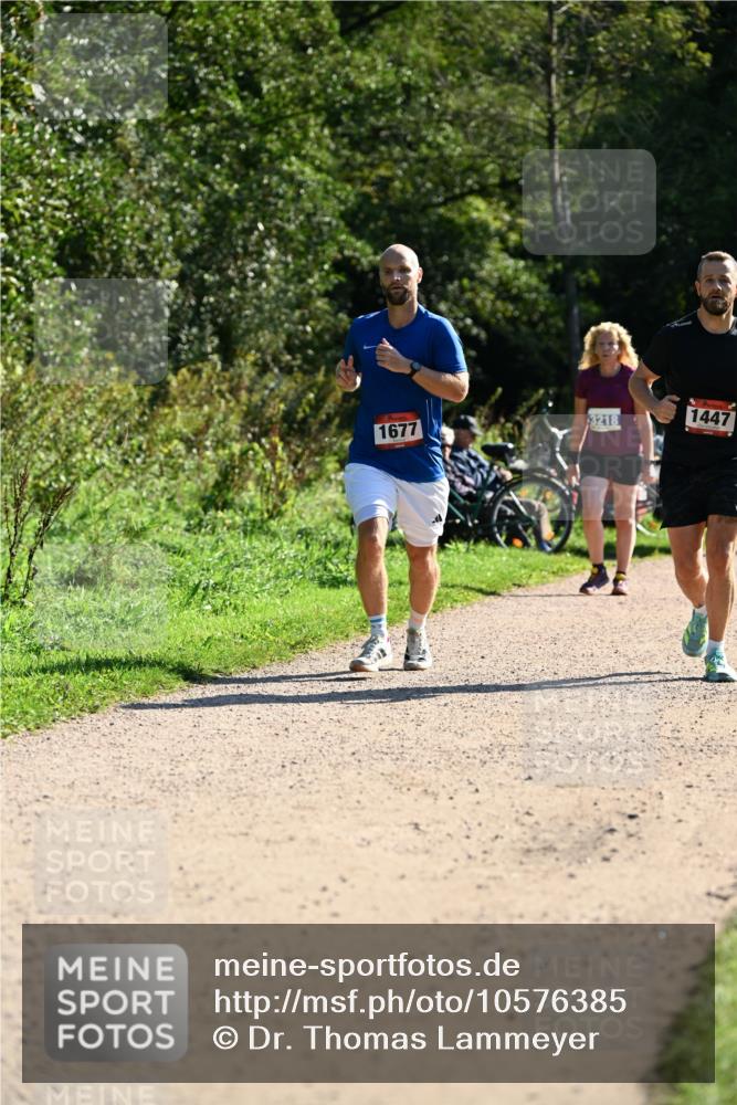 27.09.2026 - 35. Volkslauf durch das schöne Alstertal Dr. Thomas Lammeyer http://msf.ph/oto/10576385 27.09.2026 11:43:57 Laufen 1677, 3218, 1447 meine-sportfotos.de