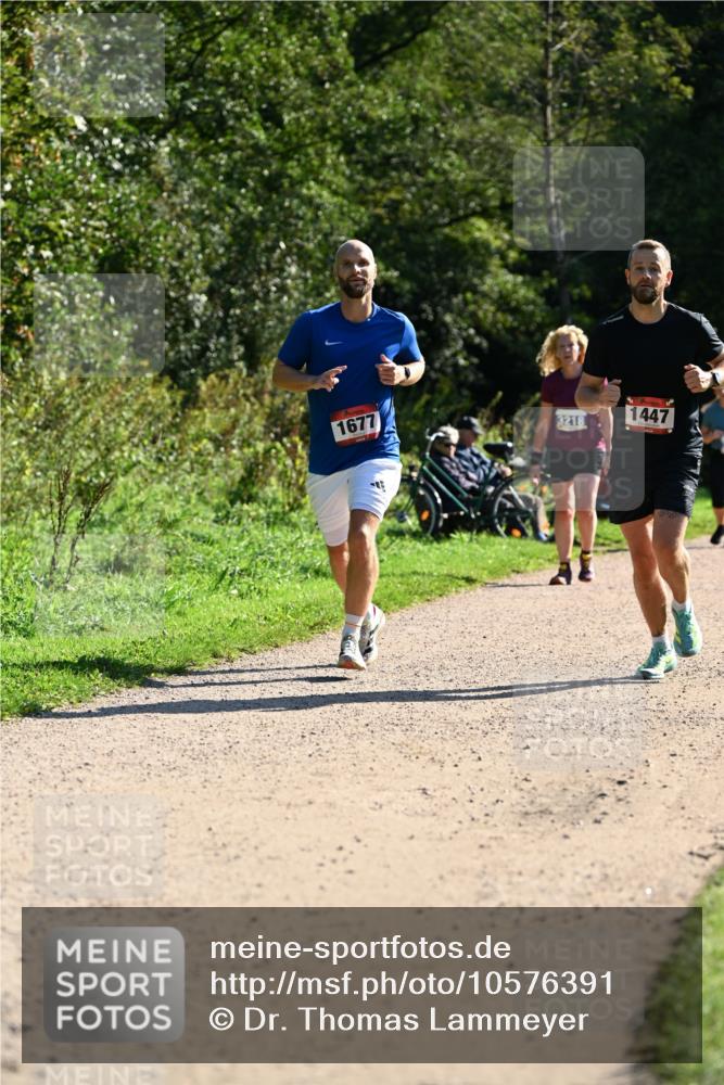 27.09.2026 - 35. Volkslauf durch das schöne Alstertal Dr. Thomas Lammeyer http://msf.ph/oto/10576391 27.09.2026 11:43:58 Laufen 1677, 3218, 1447 meine-sportfotos.de