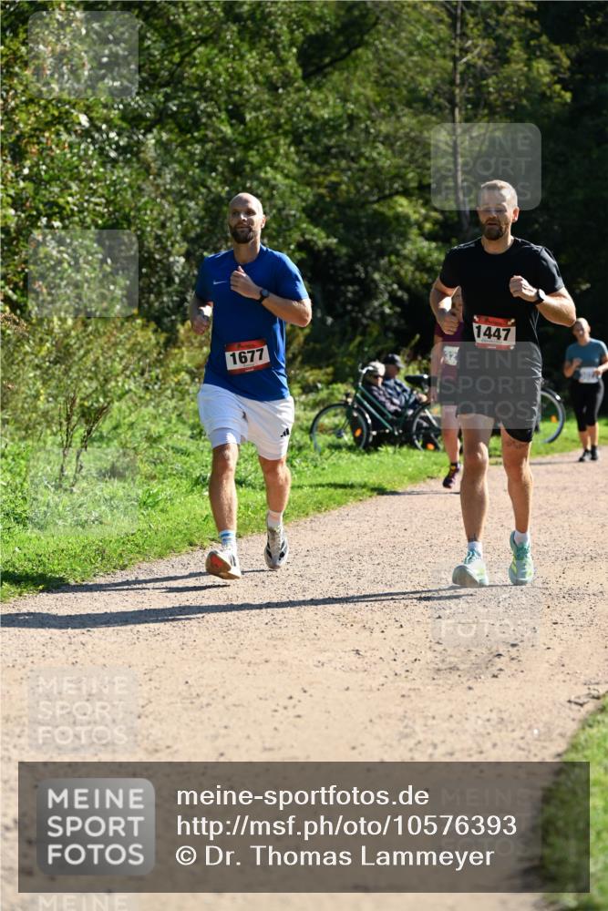27.09.2026 - 35. Volkslauf durch das schöne Alstertal Dr. Thomas Lammeyer http://msf.ph/oto/10576393 27.09.2026 11:43:58 Laufen 1677, 1447 meine-sportfotos.de