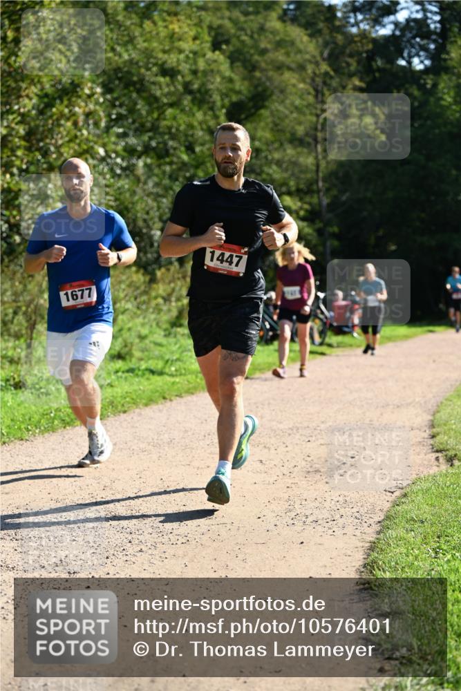 27.09.2026 - 35. Volkslauf durch das schöne Alstertal Dr. Thomas Lammeyer http://msf.ph/oto/10576401 27.09.2026 11:43:59 Laufen 1677, 1447 meine-sportfotos.de