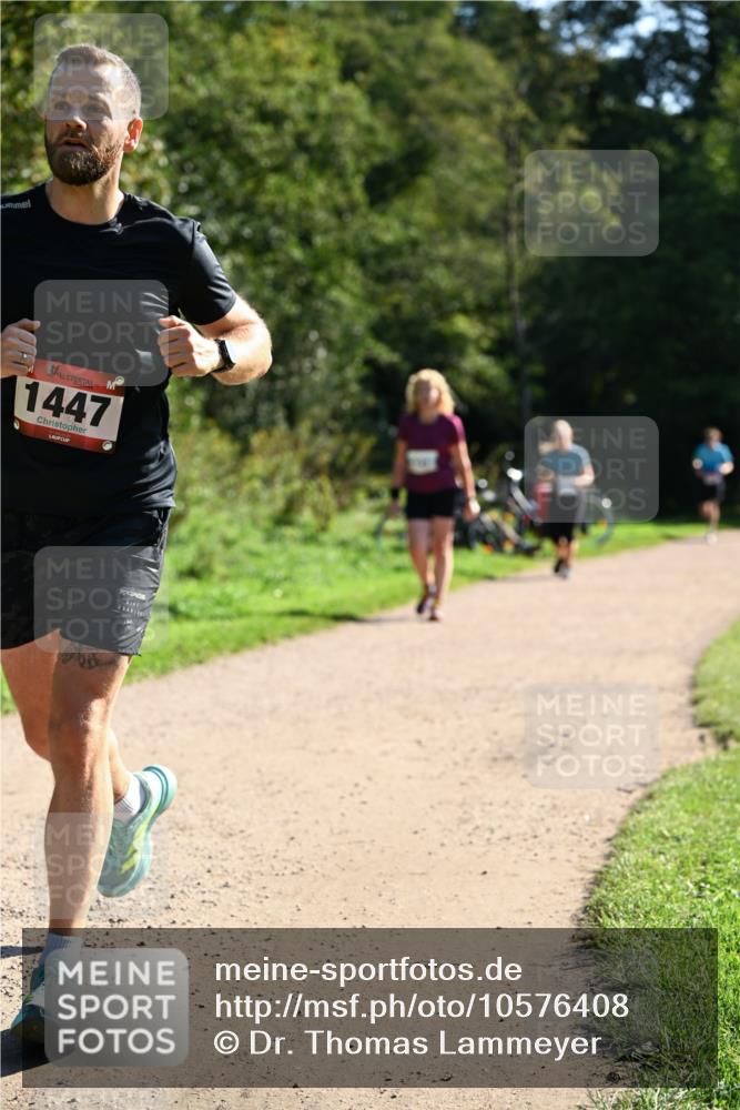 27.09.2026 - 35. Volkslauf durch das schöne Alstertal Dr. Thomas Lammeyer http://msf.ph/oto/10576408 27.09.2026 11:44:00 Laufen 1447 meine-sportfotos.de