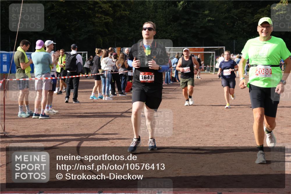 27.09.2026 - 35. Volkslauf durch das schöne Alstertal Strokosch-Dieckow http://msf.ph/oto/10576413 27.09.2026 12:30:45 Ziel 1647, 2080, 2230, 2234 meine-sportfotos.de