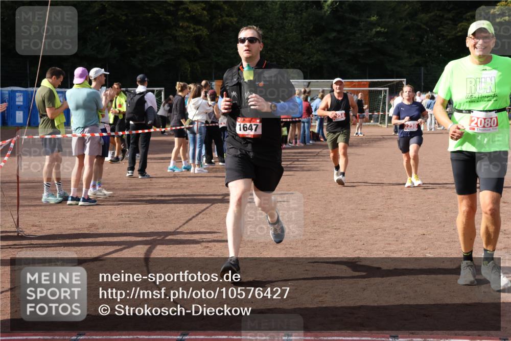 27.09.2026 - 35. Volkslauf durch das schöne Alstertal Strokosch-Dieckow http://msf.ph/oto/10576427 27.09.2026 12:30:45 Ziel 1647, 2080, 2230, 2234 meine-sportfotos.de