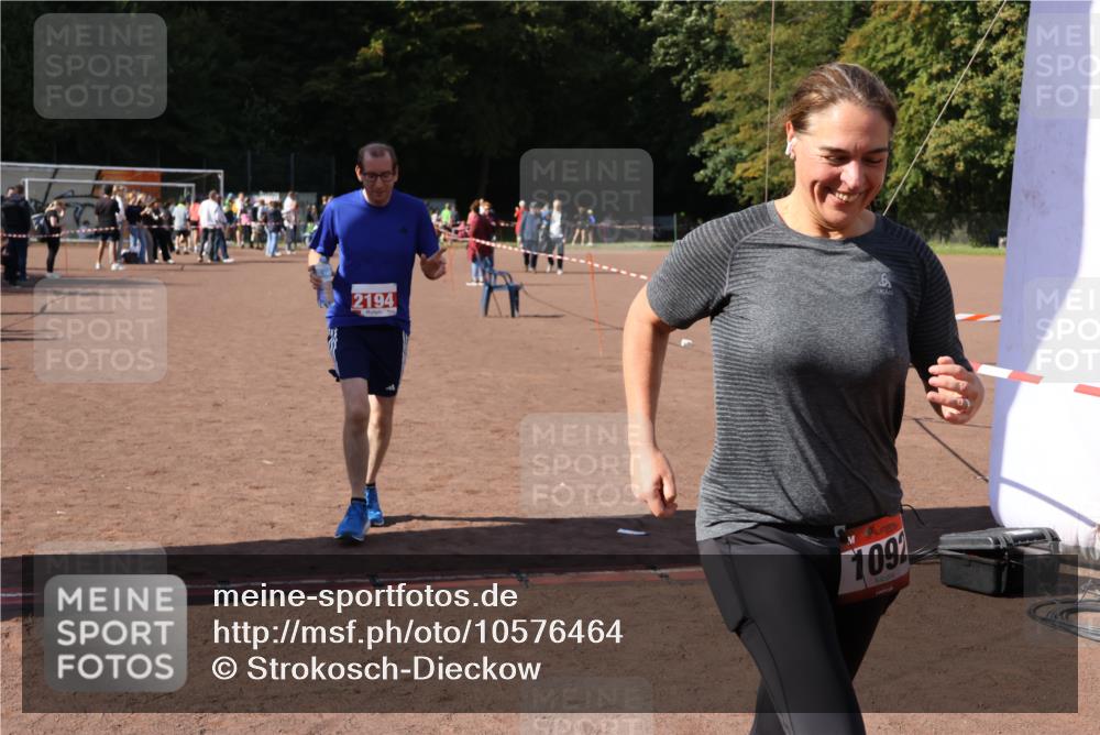 27.09.2026 - 35. Volkslauf durch das schöne Alstertal Strokosch-Dieckow http://msf.ph/oto/10576464 27.09.2026 12:38:33 Ziel 1092, 2194 meine-sportfotos.de