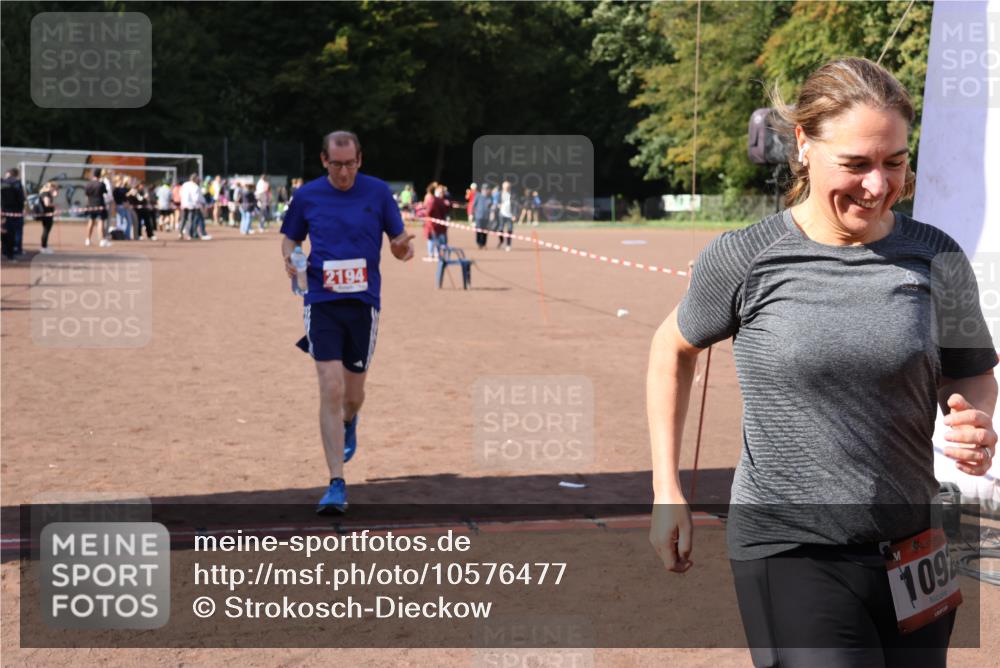 27.09.2026 - 35. Volkslauf durch das schöne Alstertal Strokosch-Dieckow http://msf.ph/oto/10576477 27.09.2026 12:38:33 Ziel 1092, 2194 meine-sportfotos.de
