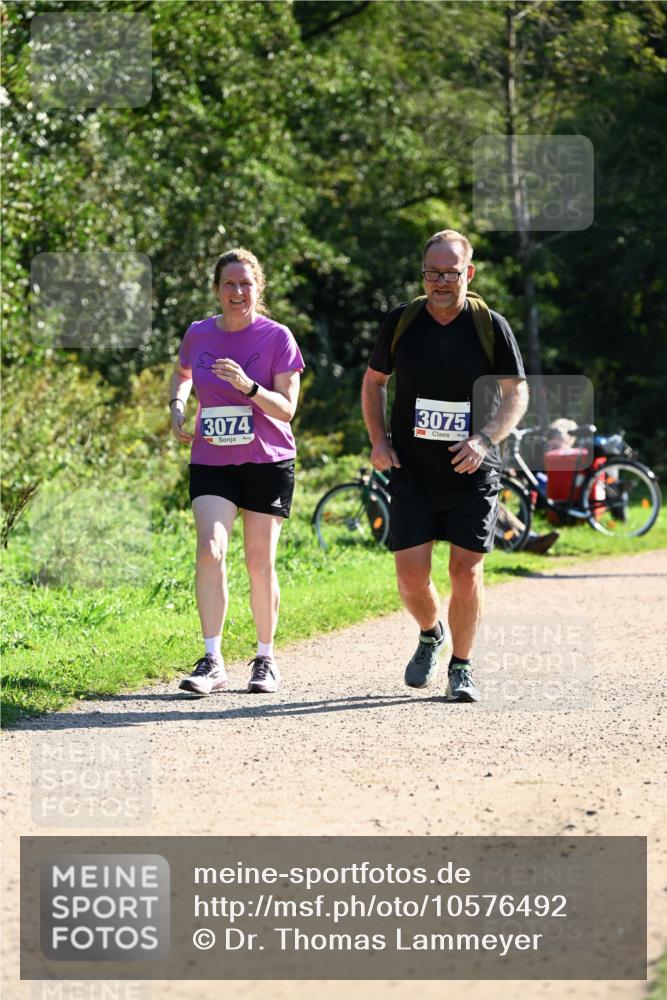 27.09.2026 - 35. Volkslauf durch das schöne Alstertal Dr. Thomas Lammeyer http://msf.ph/oto/10576492 27.09.2026 11:44:42 Laufen 3074, 3075 meine-sportfotos.de