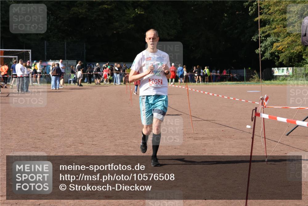 27.09.2026 - 35. Volkslauf durch das schöne Alstertal Strokosch-Dieckow http://msf.ph/oto/10576508 27.09.2026 12:38:55 Ziel 2052 meine-sportfotos.de