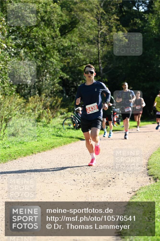 27.09.2026 - 35. Volkslauf durch das schöne Alstertal Dr. Thomas Lammeyer http://msf.ph/oto/10576541 27.09.2026 11:44:51 Laufen 2438 meine-sportfotos.de