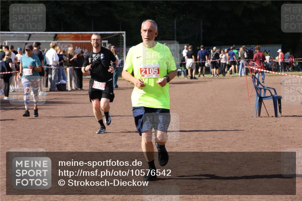 27.09.2026 - 35. Volkslauf durch das schöne Alstertal Strokosch-Dieckow http://msf.ph/oto/10576542 27.09.2026 12:39:16 Ziel 2064, 2105, 2486 meine-sportfotos.de