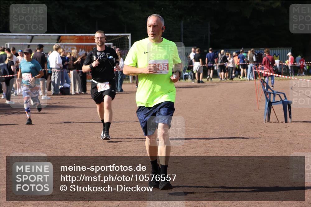 27.09.2026 - 35. Volkslauf durch das schöne Alstertal Strokosch-Dieckow http://msf.ph/oto/10576557 27.09.2026 12:39:16 Ziel 2064, 2105, 2486 meine-sportfotos.de