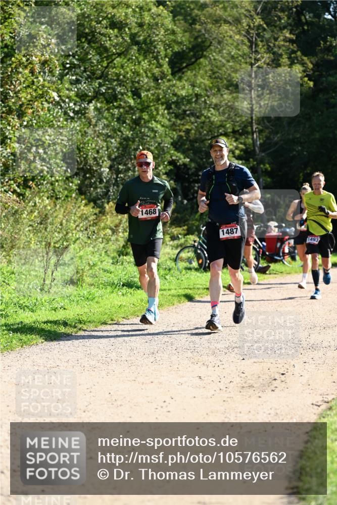 27.09.2026 - 35. Volkslauf durch das schöne Alstertal Dr. Thomas Lammeyer http://msf.ph/oto/10576562 27.09.2026 11:44:54 Laufen 1468, 1487, 1493 meine-sportfotos.de