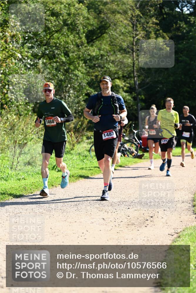 27.09.2026 - 35. Volkslauf durch das schöne Alstertal Dr. Thomas Lammeyer http://msf.ph/oto/10576566 27.09.2026 11:44:54 Laufen 1468, 1487, 1018, 1493 meine-sportfotos.de