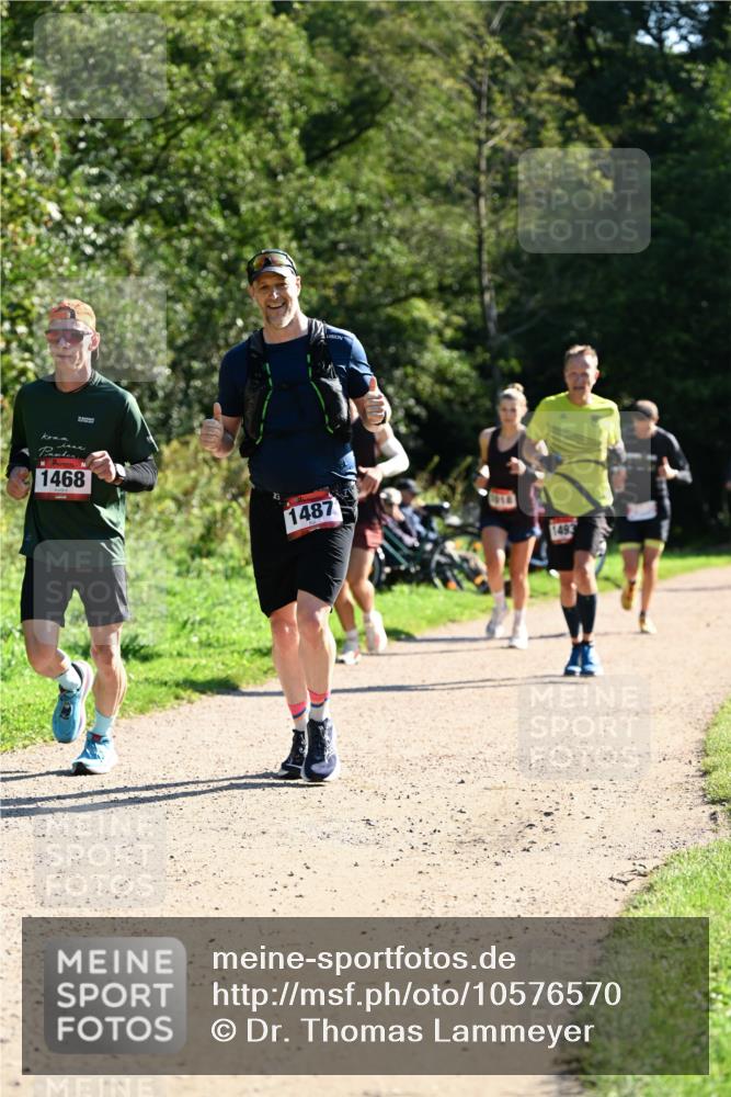 27.09.2026 - 35. Volkslauf durch das schöne Alstertal Dr. Thomas Lammeyer http://msf.ph/oto/10576570 27.09.2026 11:44:55 Laufen 1468, 1487, 1018, 1493 meine-sportfotos.de
