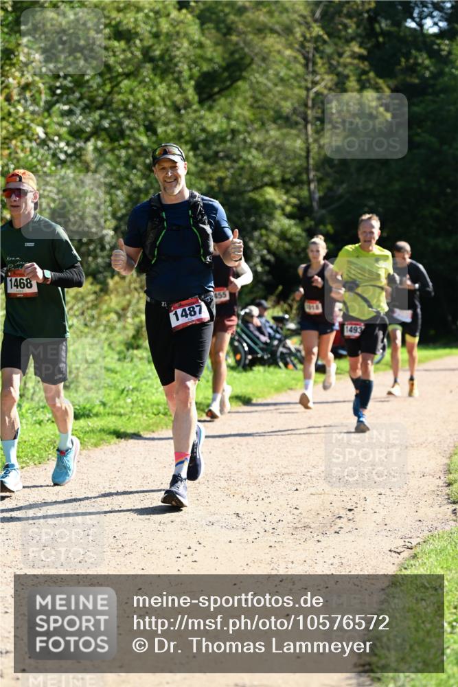 27.09.2026 - 35. Volkslauf durch das schöne Alstertal Dr. Thomas Lammeyer http://msf.ph/oto/10576572 27.09.2026 11:44:55 Laufen 1468, 1487, 455, 1493 meine-sportfotos.de