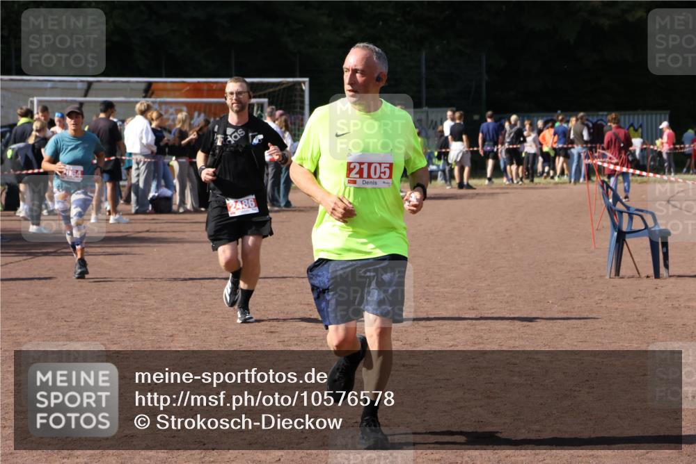 27.09.2026 - 35. Volkslauf durch das schöne Alstertal Strokosch-Dieckow http://msf.ph/oto/10576578 27.09.2026 12:39:16 Ziel 2064, 2105, 2486 meine-sportfotos.de