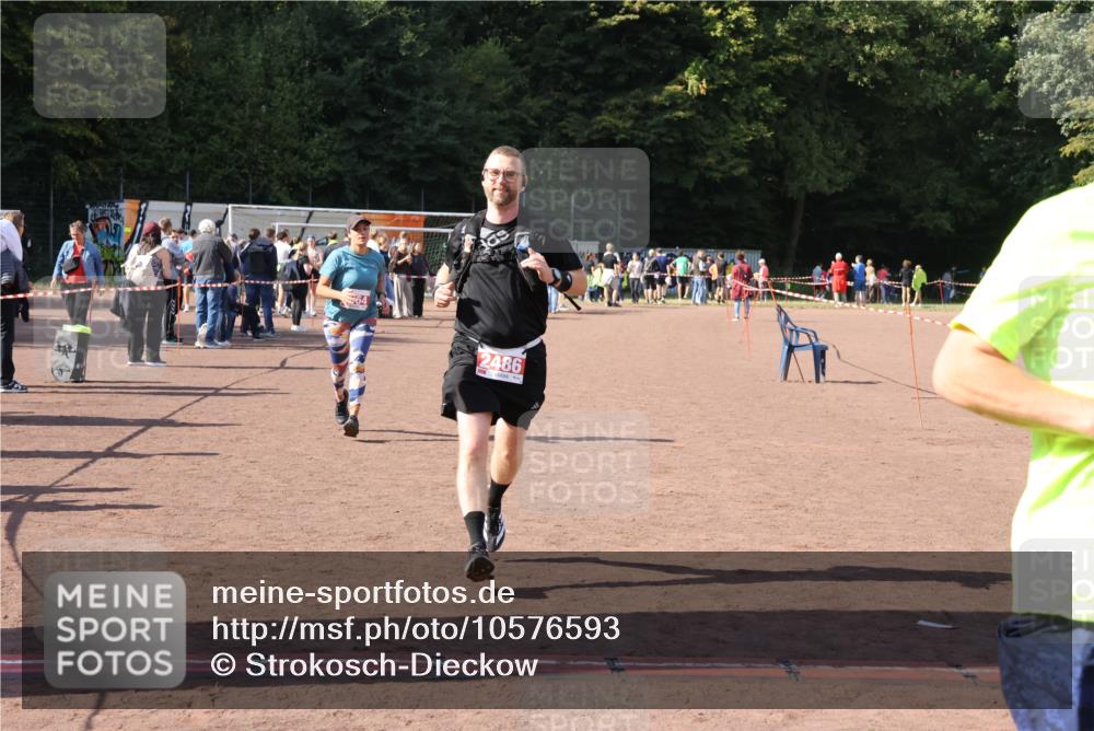 27.09.2026 - 35. Volkslauf durch das schöne Alstertal Strokosch-Dieckow http://msf.ph/oto/10576593 27.09.2026 12:39:19 Ziel 2064, 2105, 2486 meine-sportfotos.de