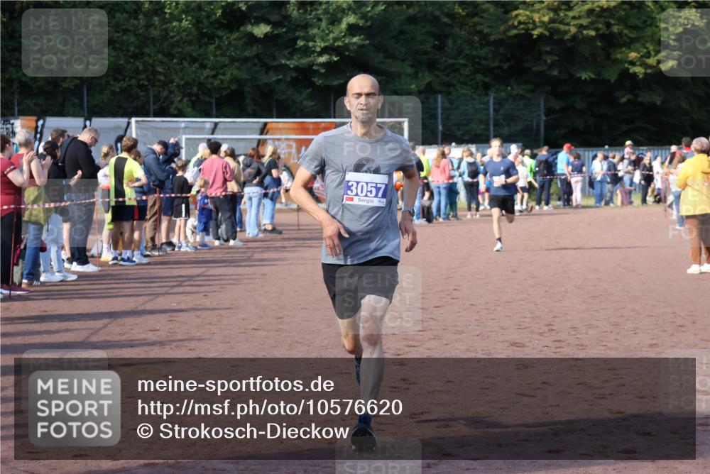 27.09.2026 - 35. Volkslauf durch das schöne Alstertal Strokosch-Dieckow http://msf.ph/oto/10576620 27.09.2026 11:19:55 Ziel 3057, 3978 meine-sportfotos.de