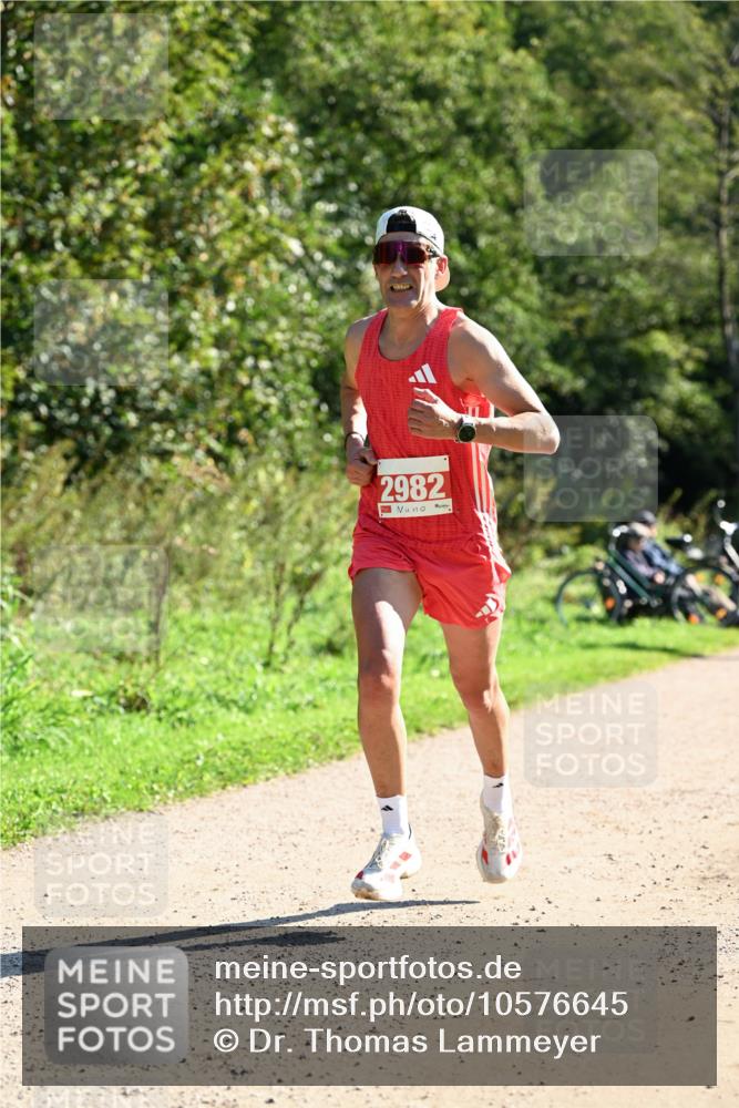 27.09.2026 - 35. Volkslauf durch das schöne Alstertal Dr. Thomas Lammeyer http://msf.ph/oto/10576645 27.09.2026 11:45:36 Laufen 2982 meine-sportfotos.de