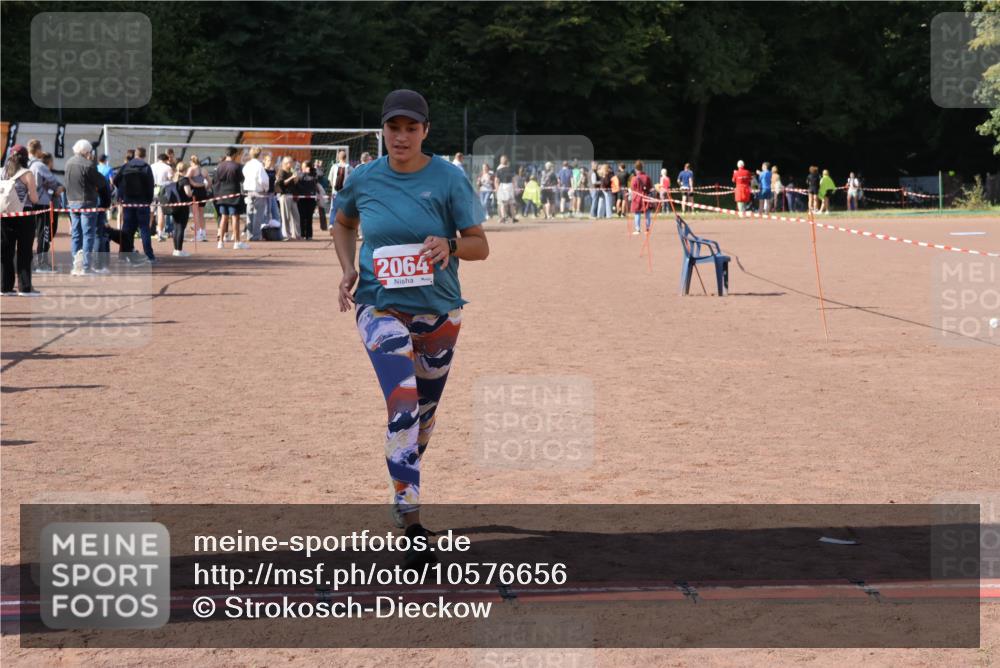 27.09.2026 - 35. Volkslauf durch das schöne Alstertal Strokosch-Dieckow http://msf.ph/oto/10576656 27.09.2026 12:39:21 Ziel 2064, 2105, 2486 meine-sportfotos.de