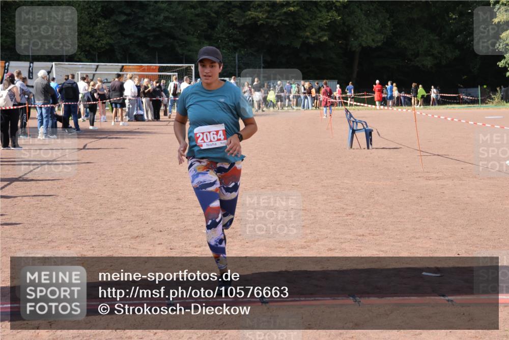 27.09.2026 - 35. Volkslauf durch das schöne Alstertal Strokosch-Dieckow http://msf.ph/oto/10576663 27.09.2026 12:39:21 Ziel 2064, 2105, 2486 meine-sportfotos.de
