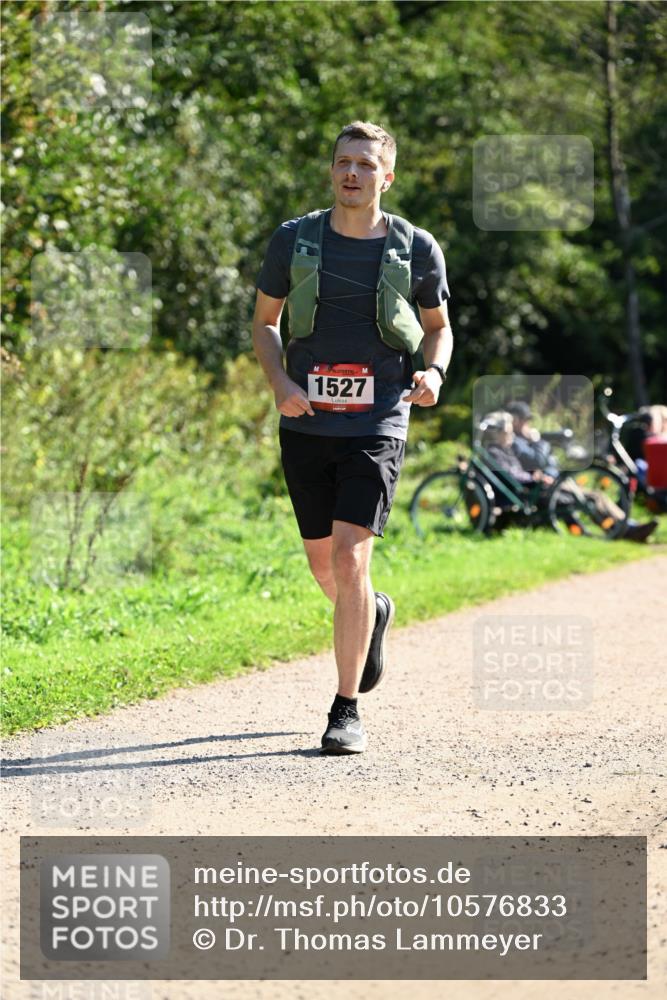 27.09.2026 - 35. Volkslauf durch das schöne Alstertal Dr. Thomas Lammeyer http://msf.ph/oto/10576833 27.09.2026 11:47:01 Laufen 1527 meine-sportfotos.de