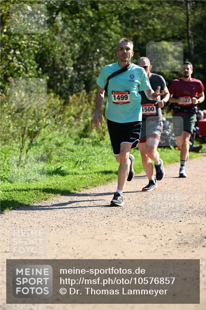 27.09.2026 - 35. Volkslauf durch das schöne Alstertal Dr. Thomas Lammeyer http://msf.ph/oto/10576857 27.09.2026 11:47:07 Laufen 1499, 1500 meine-sportfotos.de