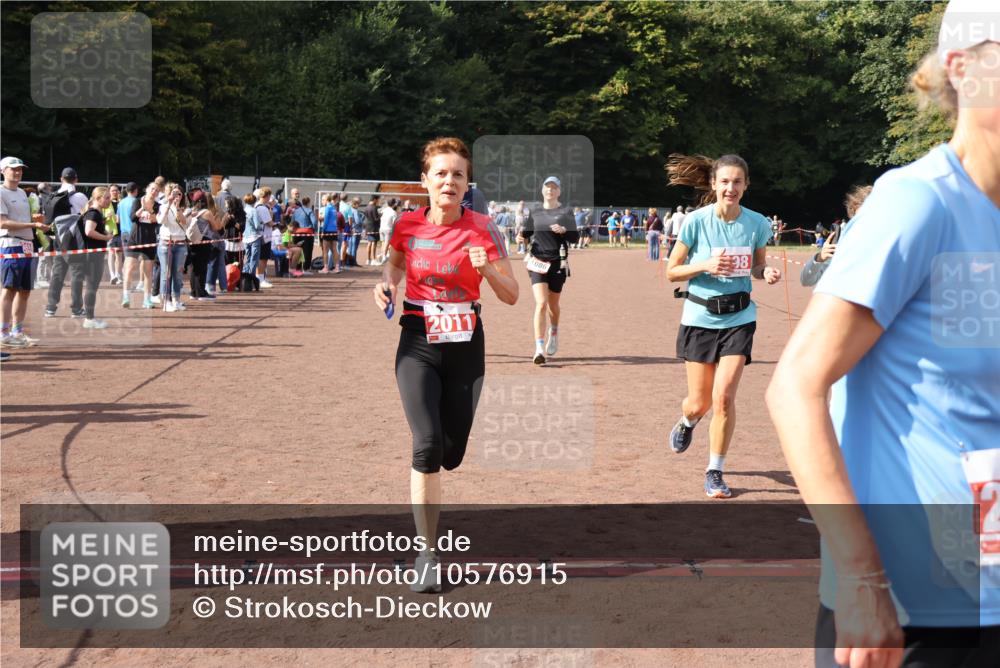 27.09.2026 - 35. Volkslauf durch das schöne Alstertal Strokosch-Dieckow http://msf.ph/oto/10576915 27.09.2026 12:31:19 Ziel 1086, 1649, 2011, 2012, 2013, 2198, 2310 meine-sportfotos.de