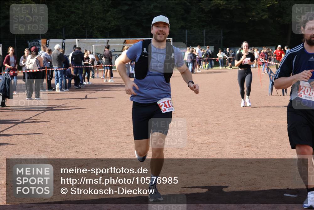 27.09.2026 - 35. Volkslauf durch das schöne Alstertal Strokosch-Dieckow http://msf.ph/oto/10576985 27.09.2026 12:40:00 Ziel 2087, 2100, 2307 meine-sportfotos.de
