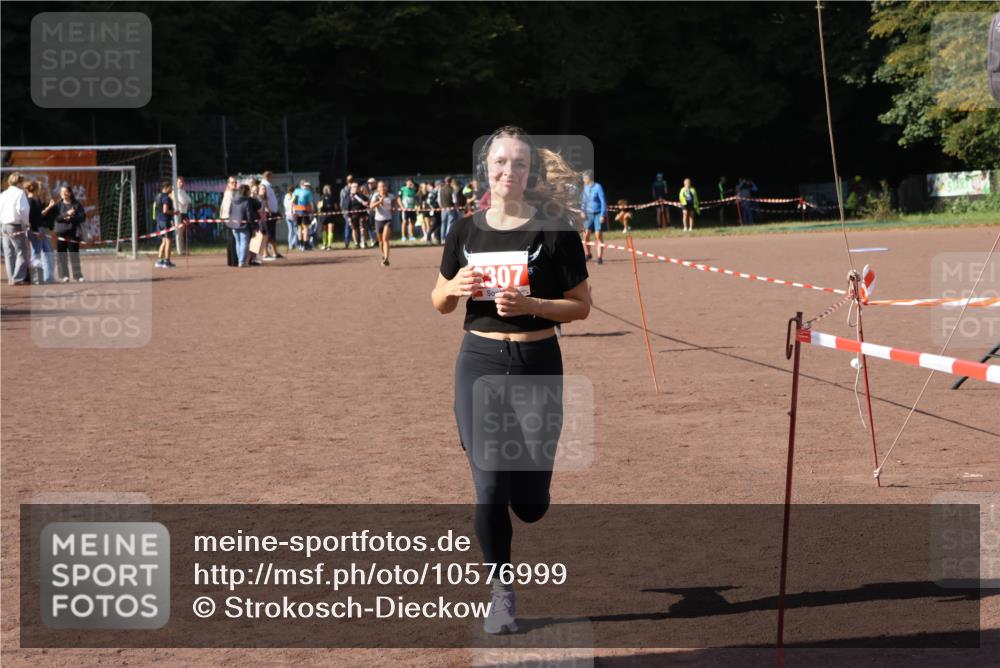 27.09.2026 - 35. Volkslauf durch das schöne Alstertal Strokosch-Dieckow http://msf.ph/oto/10576999 27.09.2026 12:40:03 Ziel 2087, 2100, 2307 meine-sportfotos.de