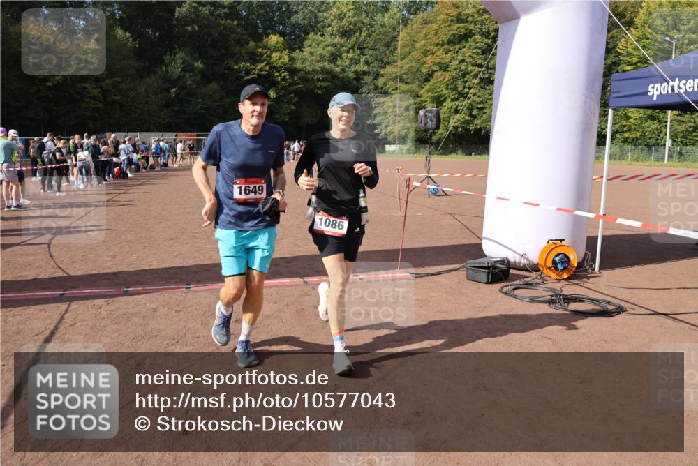 27.09.2026 - 35. Volkslauf durch das schöne Alstertal Strokosch-Dieckow http://msf.ph/oto/10577043 27.09.2026 12:31:22 Ziel 1086, 1649, 2011, 2198 meine-sportfotos.de