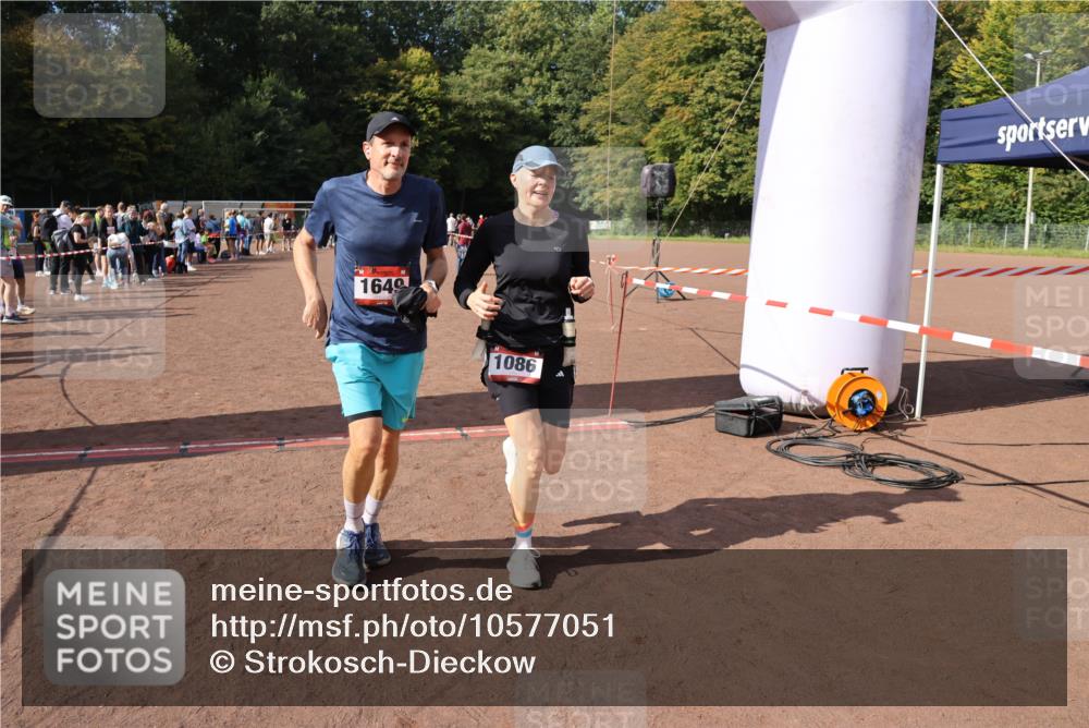 27.09.2026 - 35. Volkslauf durch das schöne Alstertal Strokosch-Dieckow http://msf.ph/oto/10577051 27.09.2026 12:31:22 Ziel 1086, 1649, 2011, 2198 meine-sportfotos.de
